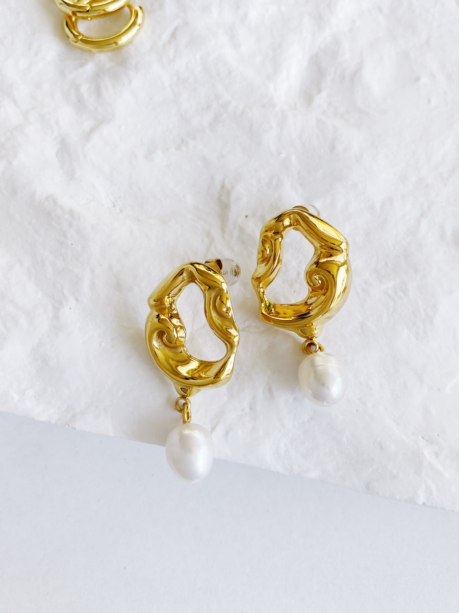 Baroque Pearl Golden Earrings