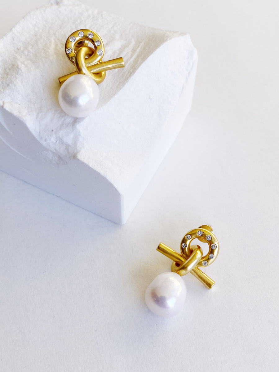 Pearl Gold Earrings.
