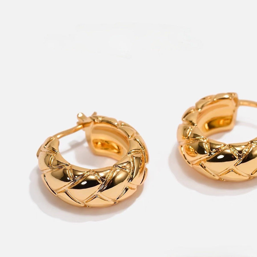 Croissant Hoops Earring in Gold.