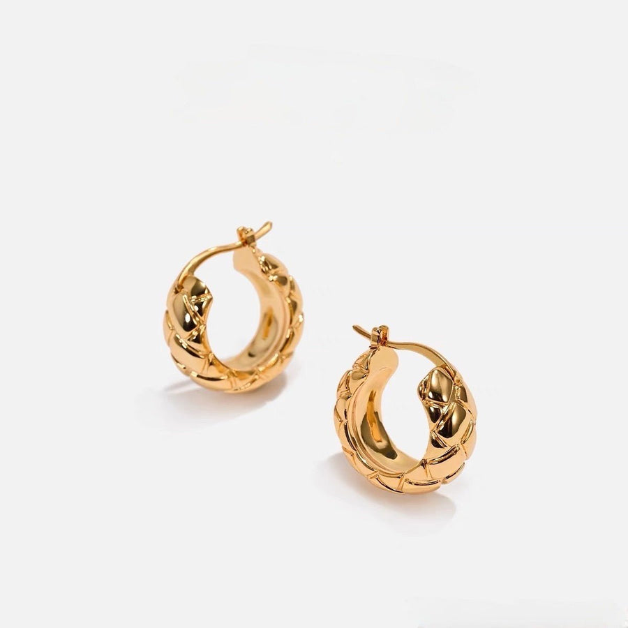 Croissant Hoops Earring in Gold.