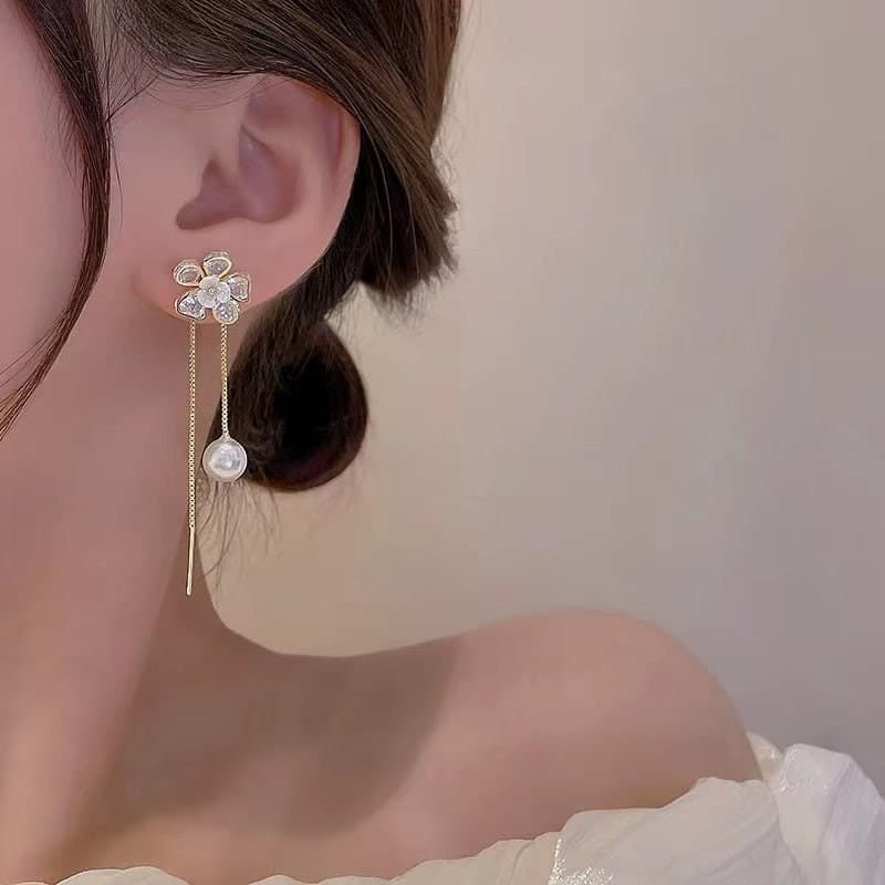 Flower Pearl Drop Dangle Earrings.