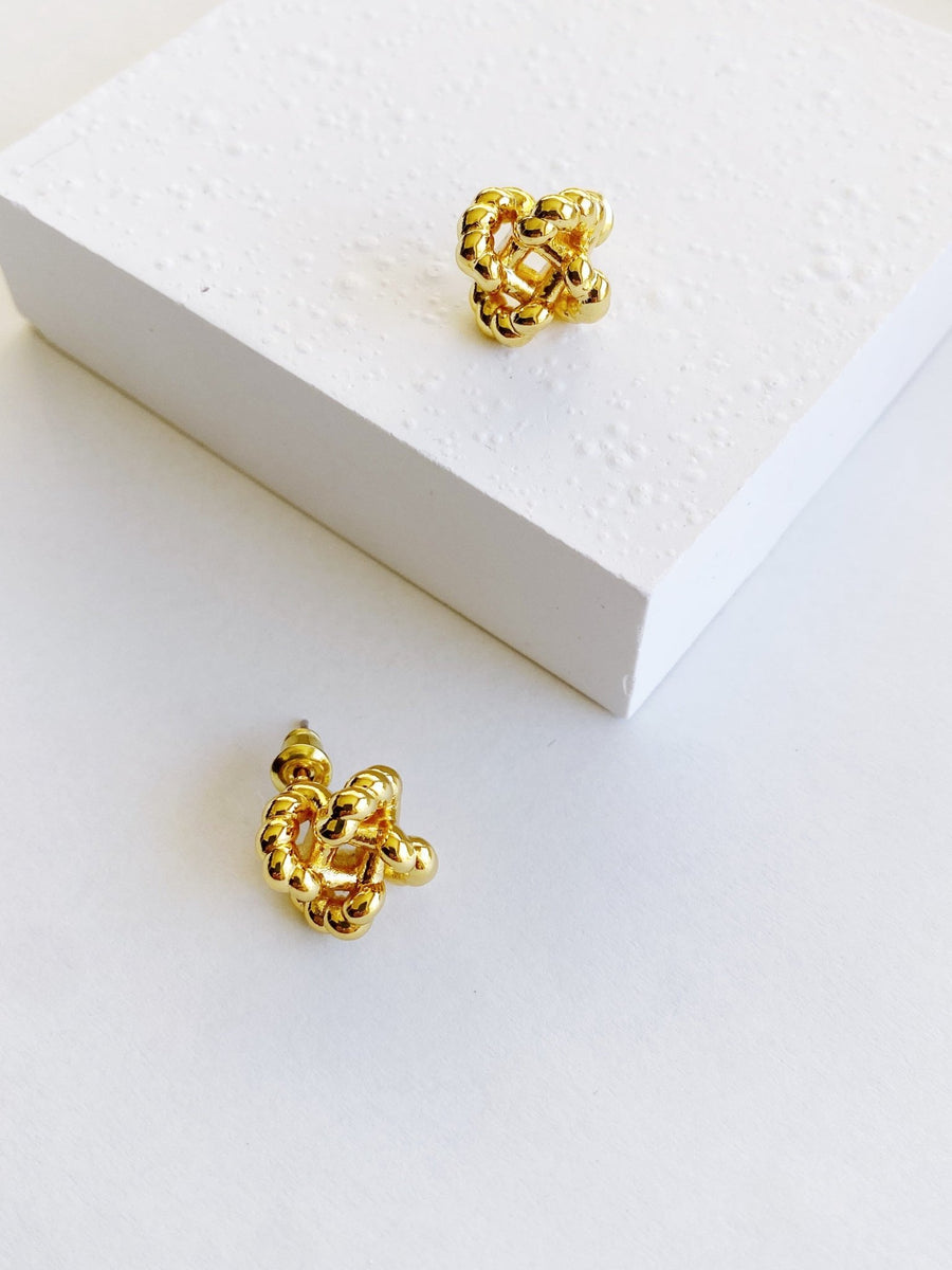 Knot Twist Stud Earrings in 18K Yellow Gold.