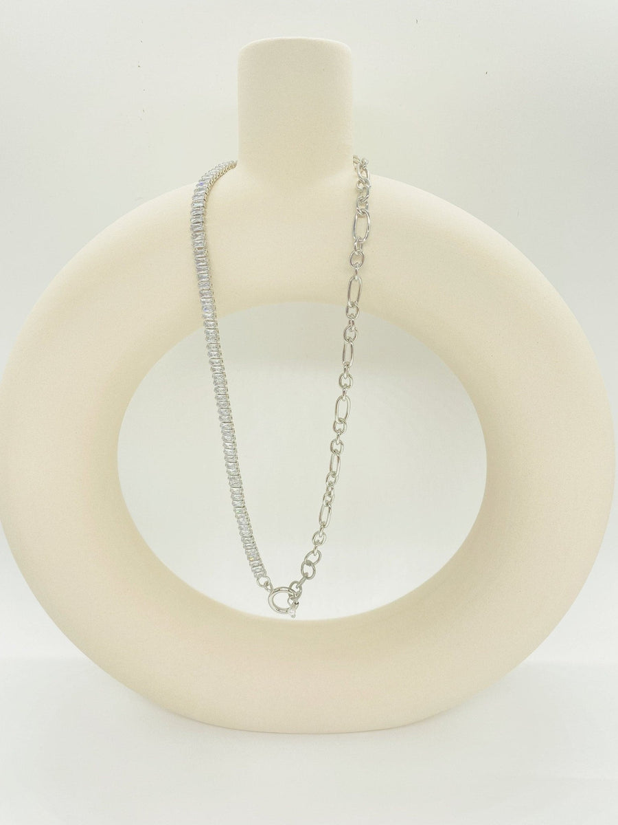 Silver Irregular Oval Chocker Necklace.