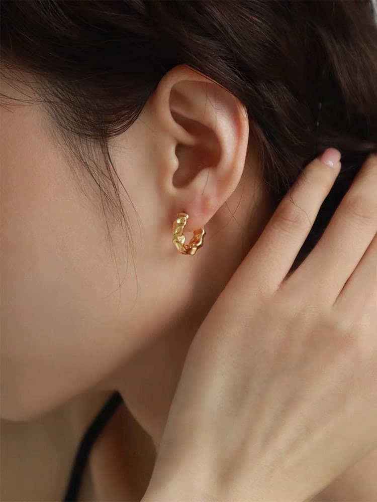 Solid Gold Huggie Hoop Earring.